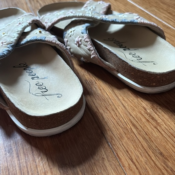 Free People Floral Embroidered Sandals - size 39.5 (US 8) - Picture 4 of 7